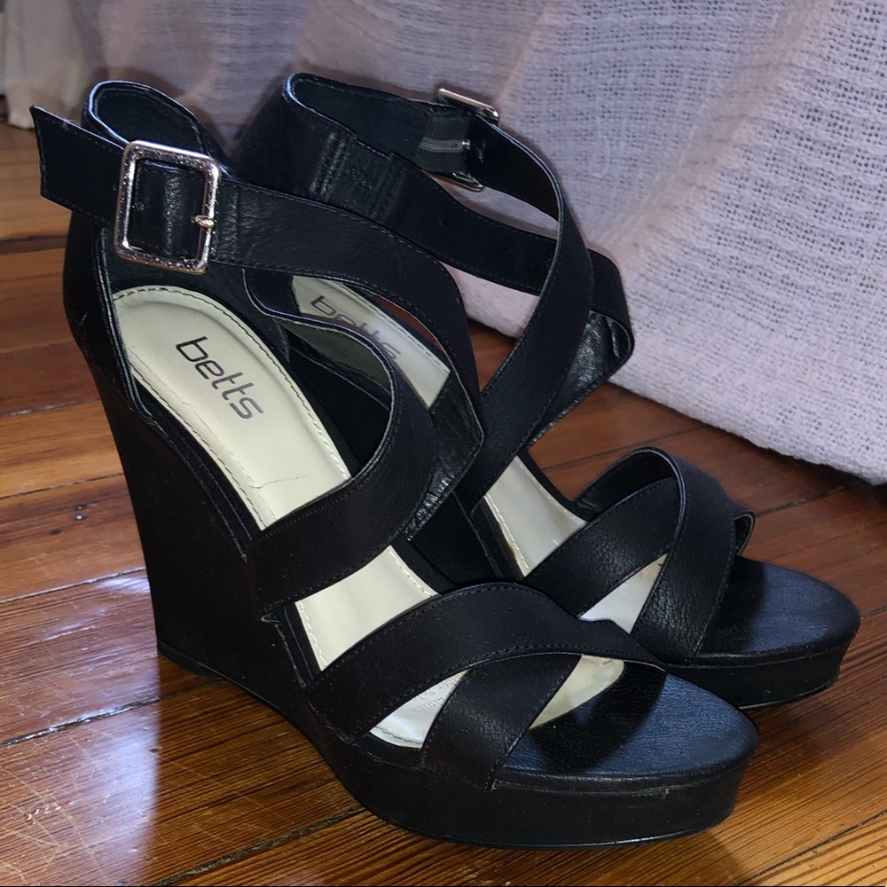Faux leather black wedges- Betts size 7